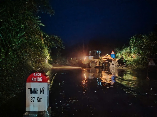 Khắc phục sạt lở tuyến đường đèo Lò Xo: Dốc toàn lực 