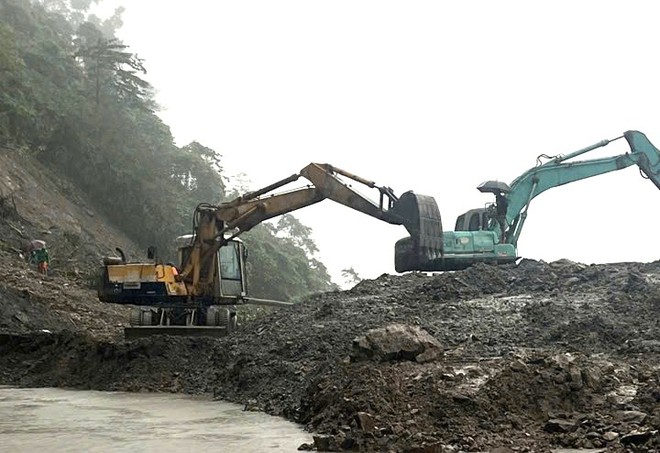 Khắc phục sạt lở tuyến đường đèo Lò Xo: Dốc toàn lực 