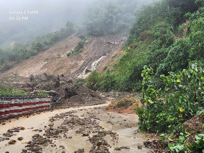 Khắc phục 36 điểm sạt lở tuyến đèo Lò Xo: Quyết tâm thông đường vào chiều 30/10- Ảnh 5.
