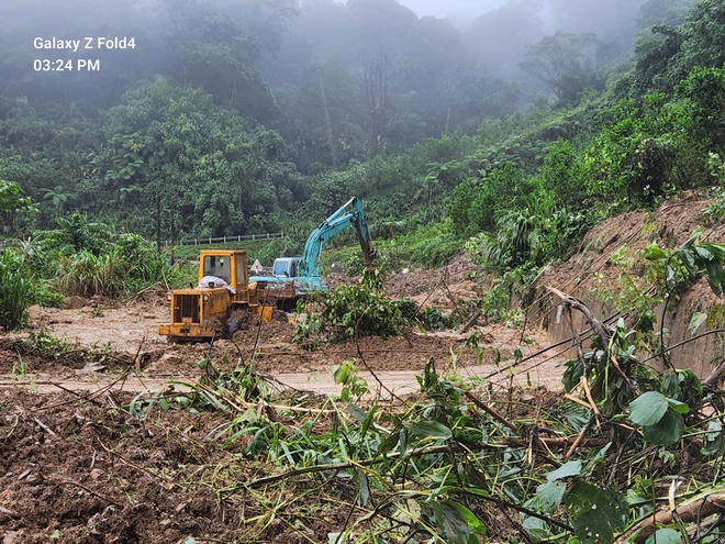 Khắc phục 36 điểm sạt lở tuyến đèo Lò Xo: Quyết tâm thông đường vào chiều 30/10- Ảnh 3.