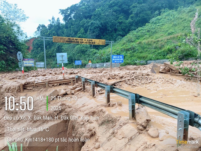 Khắc phục 36 điểm sạt lở tuyến đèo Lò Xo: Quyết tâm thông đường vào chiều 30/10- Ảnh 4.