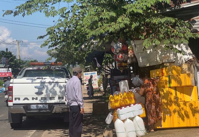 Hợp sức giải toả hành lang ATGT trên tuyến đường Hồ Chí Minh - Ảnh 7.