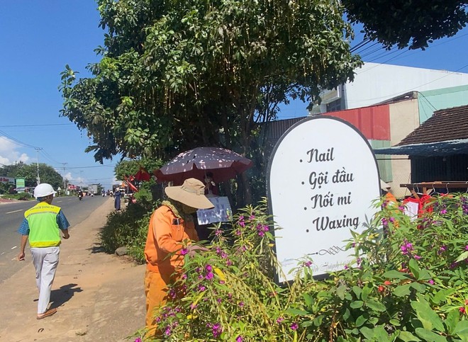 Hợp sức giải toả hành lang ATGT trên tuyến đường Hồ Chí Minh - Ảnh 3.