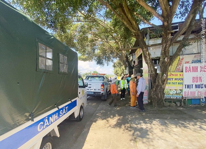 Hợp sức giải toả hành lang ATGT trên tuyến đường Hồ Chí Minh - Ảnh 6.