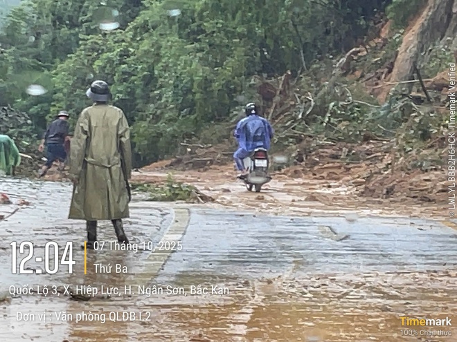 Đường Hồ Chí Minh qua Thái Nguyên nhiều điểm bị tắc - Ảnh 8.