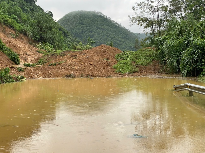 Thái nguyên: 07 tuyến đường quốc lộ, 38 tuyến đường tỉnh bị thiệt hại do mưa lớn nhiều ngày - Ảnh 2.