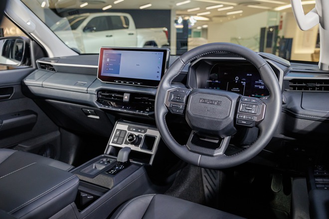 Ảnh thực tế Toyota Hilux 2026 bản thuần điện - Ảnh 4.