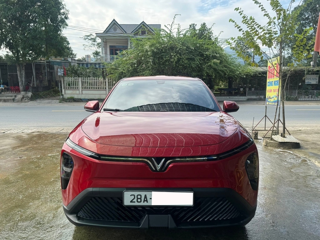 VinFast Limo Green chạy 2.000 km đầu tiên lên sàn xe cũ - Ảnh 2.