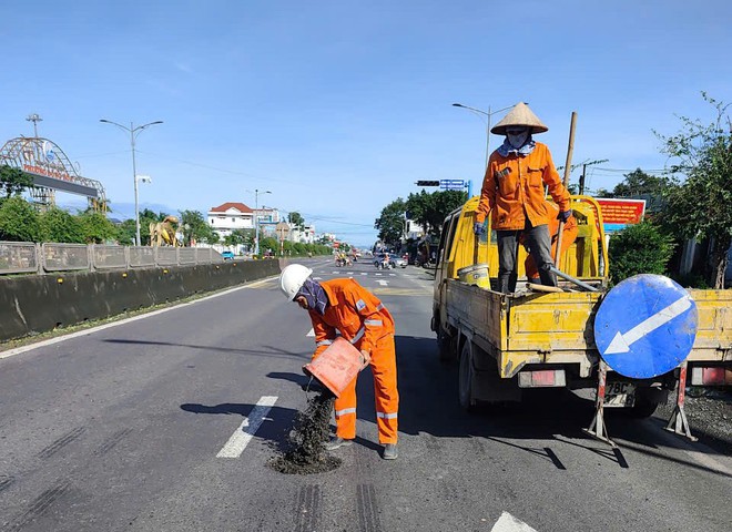 Căng sức đảm bảo giao thông tuyến QL1: Giữ mạch giao thông an toàn, thông suốt - Ảnh 14.