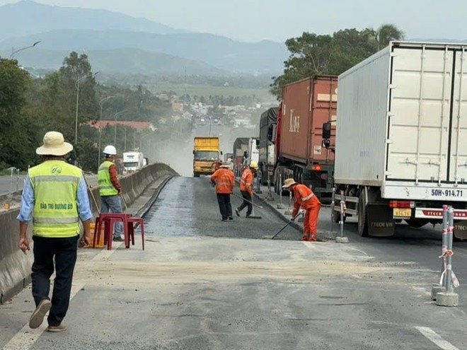 Căng sức đảm bảo giao thông tuyến QL1: Giữ mạch giao thông an toàn, thông suốt - Ảnh 9.