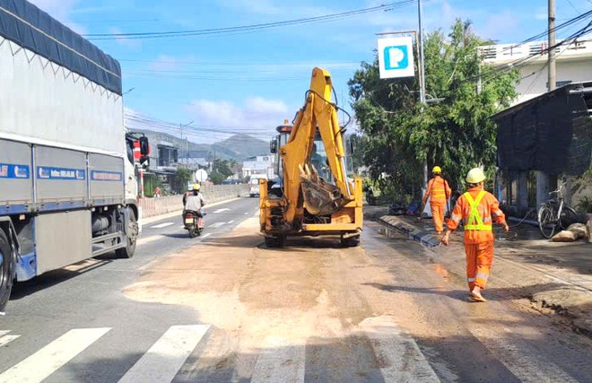Căng sức đảm bảo giao thông tuyến QL1: Giữ mạch giao thông an toàn, thông suốt - Ảnh 2.