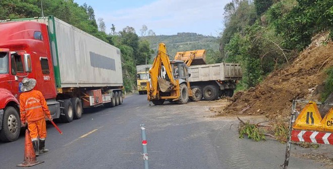 Căng sức đảm bảo giao thông tuyến QL1: Giữ mạch giao thông an toàn, thông suốt - Ảnh 6.