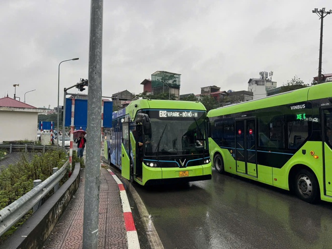 Hà Nội: Xử lý nhiều xe buýt chạy không đúng lộ trình lên cầu Chương Dương - Ảnh 3.