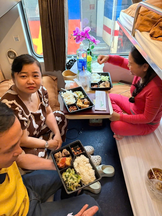 41 đoàn tàu khách phải dừng chạy do mưa lũ ở Nam Trung Bộ- Ảnh 3.