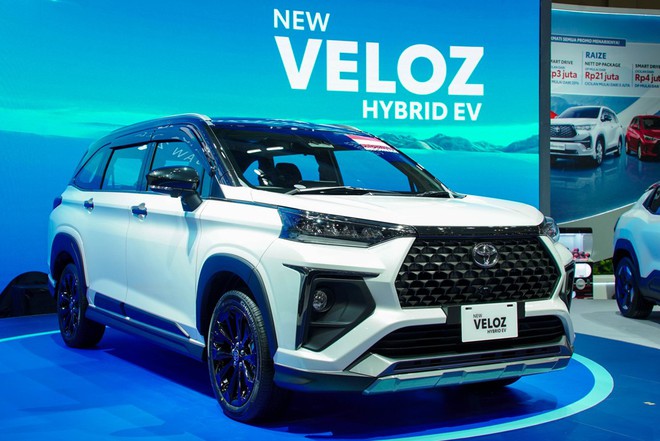 Ảnh thực tế Toyota Veloz Cross hybrid vừa ra mắt - Ảnh 4.