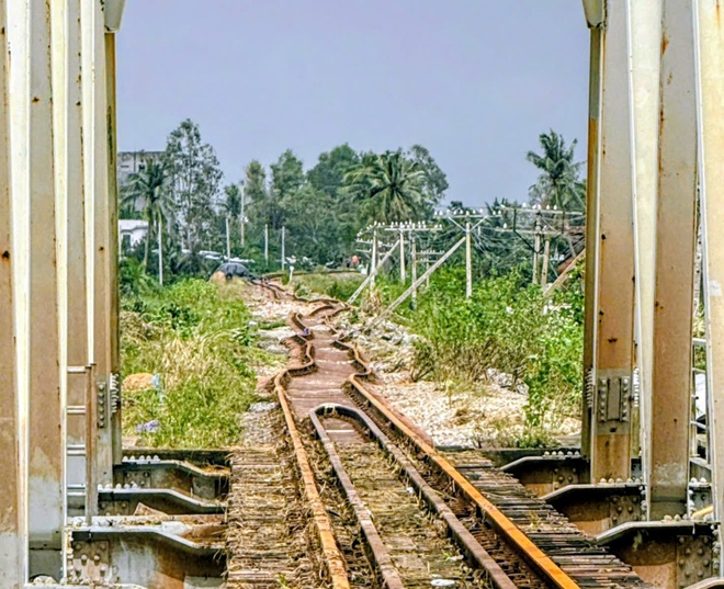 Phấn đấu ngày 25 – 26/11 thông tàu qua khu vực Nam Trung Bộ - Ảnh 2.