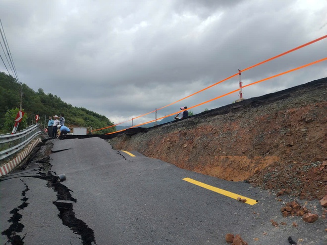 Video toàn cảnh sụt lở trên tuyến QL27C qua đèo Khánh Lê nối Khánh Hoà - Lâm Đồng - Ảnh 10.