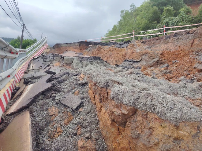 Video toàn cảnh sụt lở trên tuyến QL27C qua đèo Khánh Lê nối Khánh Hoà - Lâm Đồng - Ảnh 6.