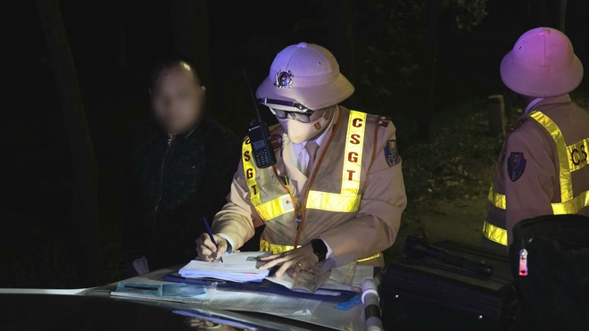 CSGT Hà Nội đồng loạt xuyên đêm xử lý xe tải