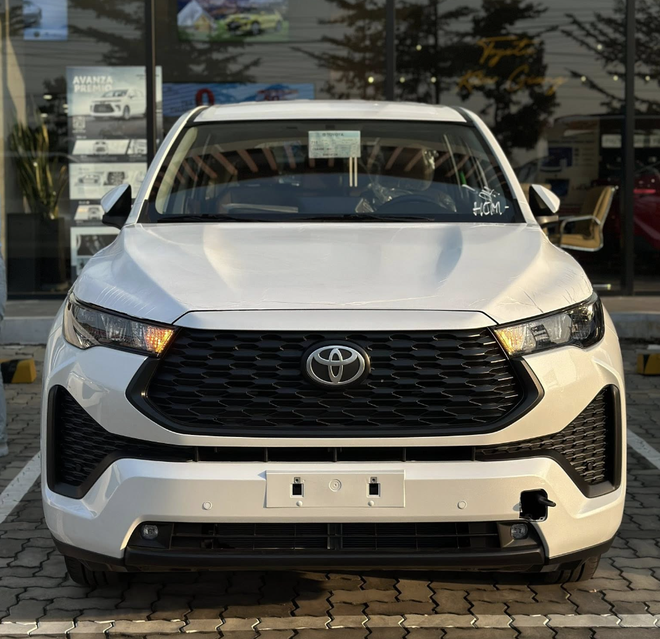 Toyota Innova Cross bản giá rẻ về đại lý, phân khúc MPV 7 chỗ nóng bỏng cuối năm - Ảnh 2.