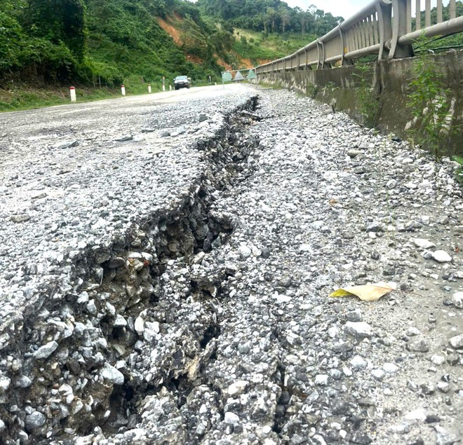 Sạt lở nghiêm trong trên tuyến Trường Sơn Đông: 84 điểm sạt lở taluy, với 3 điểm đứt đường - Ảnh 6.