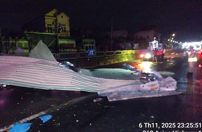 Video: Trắng đêm khắc phục hậu quả bão số 13, đảm bảo giao thông- Ảnh 7.