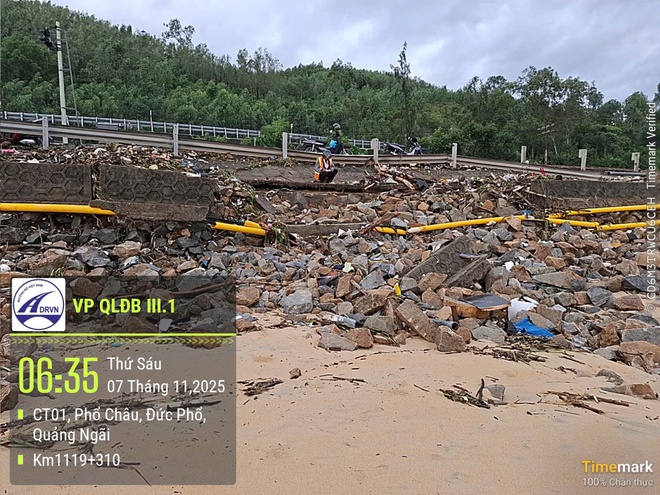 Video: Trắng đêm khắc phục hậu quả bão số 13, đảm bảo giao thông- Ảnh 11.