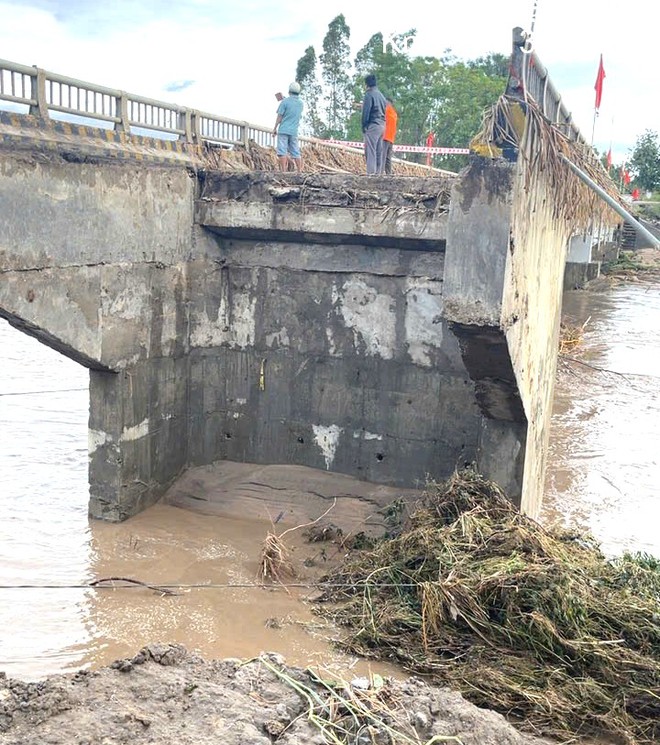 Sự cố xói lở đường đầu cầu Đắk Pờ Tó (Đắk Lắk): Quyết tâm thông xe vào sáng 8/11 - Ảnh 9.