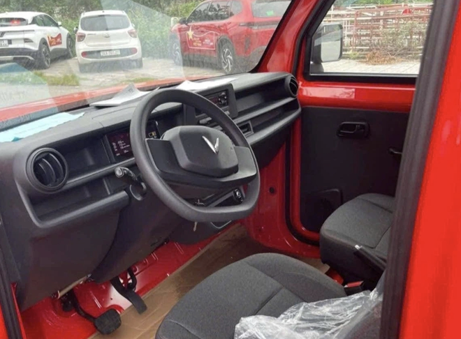 Lần đầu VinFast EC VAN lộ diện ngoài đời thực- Ảnh 2. Lần đầu VinFast EC VAN lộ diện ngoài đời thực- Ảnh 2.