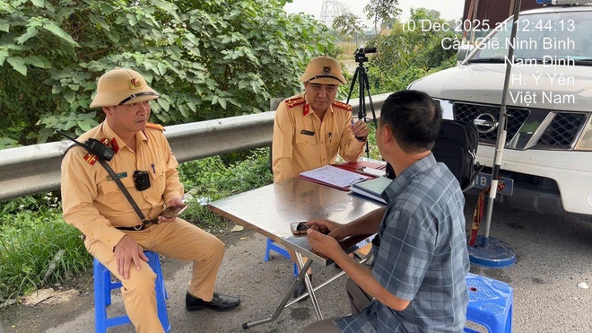 CSGT kiểm soát hơn 1 nghìn ô tô khách trên các tuyến cao tốc - Ảnh 2.
