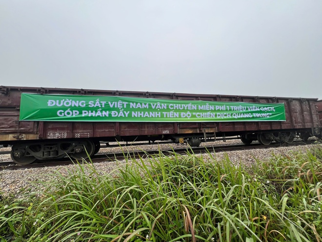 Đường sắt miễn phí vận chuyển 1 triệu viên gạch hỗ trợ xây dựng nhà ở tại miền Trung- Ảnh 1.