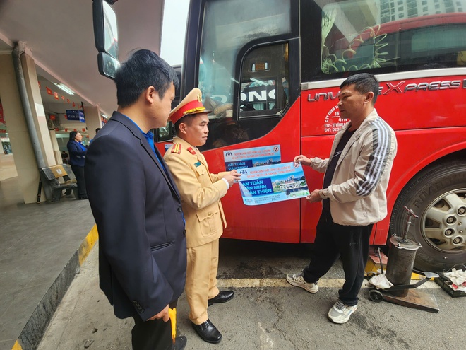 Hà Nội nâng cao phục vụ hành khách dịp cuối năm- Ảnh 8.