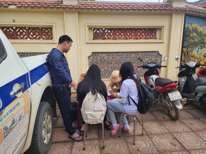 Hà Nội tuyên truyền ATGT trong nhà trường, ngoài đường CSGT hóa trang 