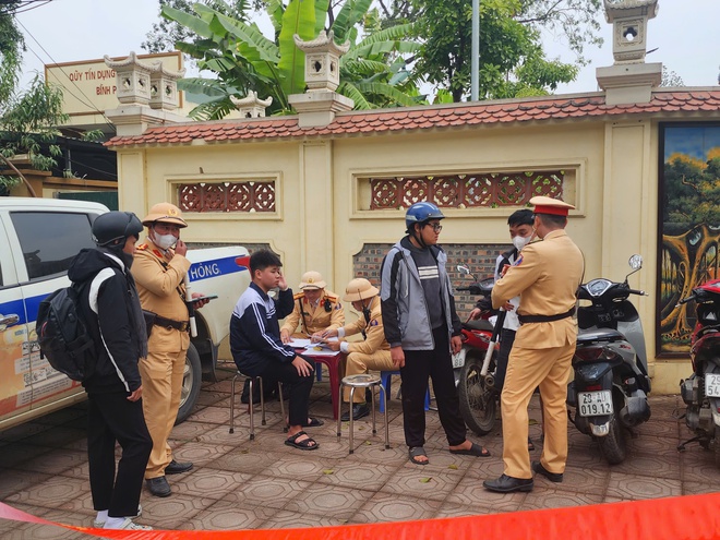 Hà Nội tuyên truyền ATGT trong nhà trường, ngoài đường CSGT hóa trang 