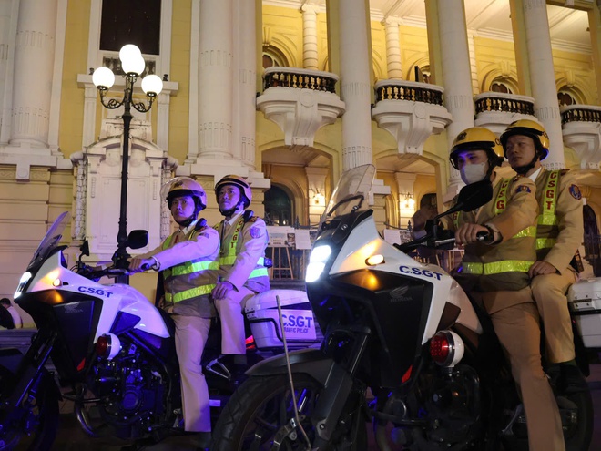 CSGT Hà Nội bảo đảm tuyệt đối ANTT, trật tự ATGT dịp Lễ Noel 2025 - Ảnh 5.