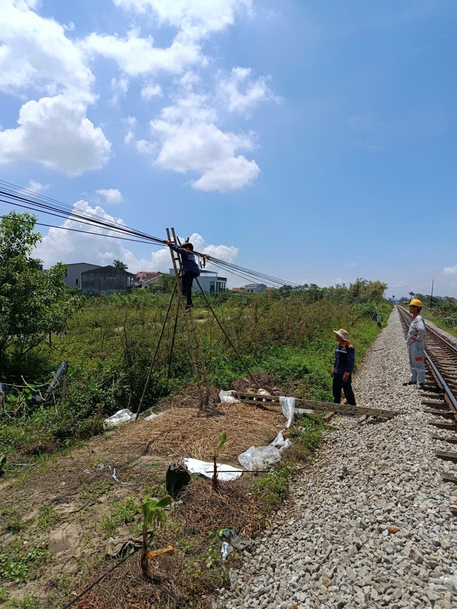 Công ty CP TTTH đường sắt Vinh: Chủ động, nỗ lực giữ vững thông tin liên lạc đường sắt trong mọi tình huống thiên tai - Ảnh 2.