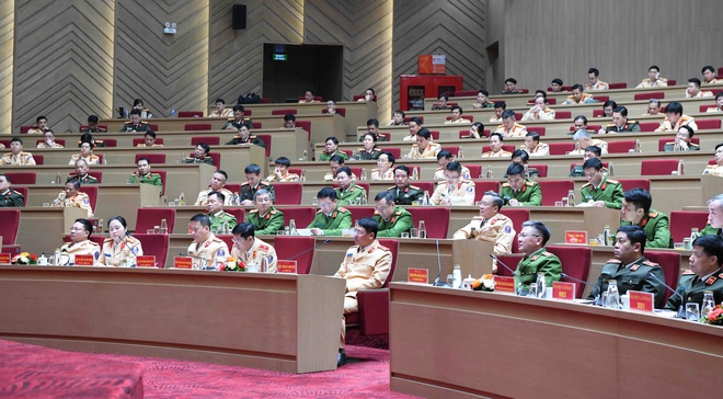 Bộ Công an triển khai các đề án trọng tâm bảo đảm trật tự ATGT bền vững - Ảnh 2.