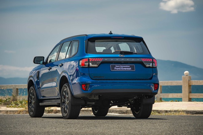 Giá xe Ford Everest lăn bánh tháng 2/2025: Giảm mạnh dù bán chạy nhất phân khúc- Ảnh 4.