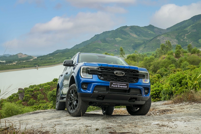 Giá xe Ford Everest lăn bánh tháng 2/2025: Giảm mạnh dù bán chạy nhất phân khúc- Ảnh 3.