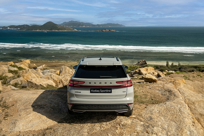 Skoda Kodiaq 2025 ra mắt Việt Nam: Giá từ 1,45 tỷ đồng, nội thất mới, thêm an toàn cao cấp- Ảnh 5.