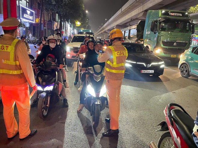 Năm 2025, CSGT tập trung xử lý 6 nhóm hành vi vi phạm- Ảnh 1. Năm 2025, CSGT tập trung xử lý 6 nhóm hành vi vi phạm- Ảnh 1.