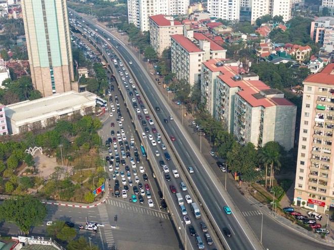 Năm 2025, CSGT tập trung xử lý 6 nhóm hành vi vi phạm- Ảnh 7. Năm 2025, CSGT tập trung xử lý 6 nhóm hành vi vi phạm- Ảnh 7.