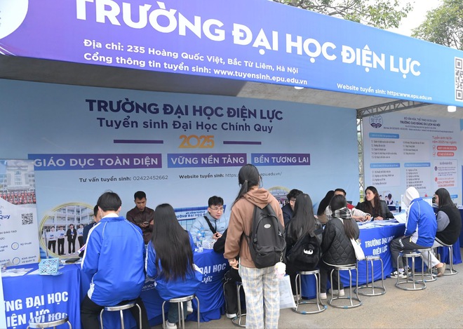Gian hàng EPU đón đông đảo học sinh và phụ huynh Bắc Ninh- Ảnh 3. Gian hàng EPU đón đông đảo học sinh và phụ huynh Bắc Ninh- Ảnh 3.