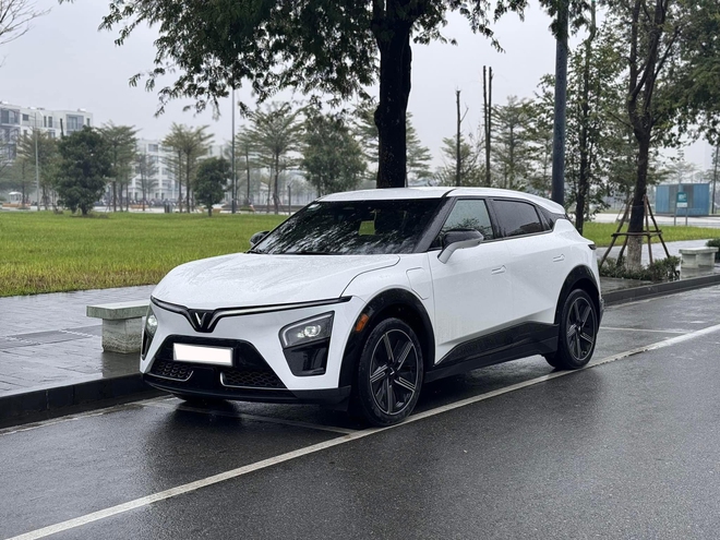VinFast VF7 sau 1 năm lăn bánh bán giá khó tin- Ảnh 2.