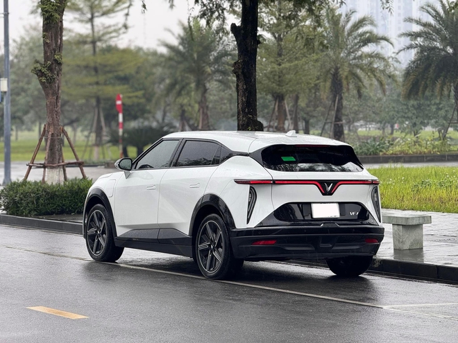 VinFast VF7 sau 1 năm lăn bánh bán giá khó tin- Ảnh 3.