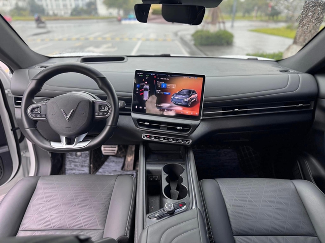 VinFast VF7 sau 1 năm lăn bánh bán giá khó tin- Ảnh 4.