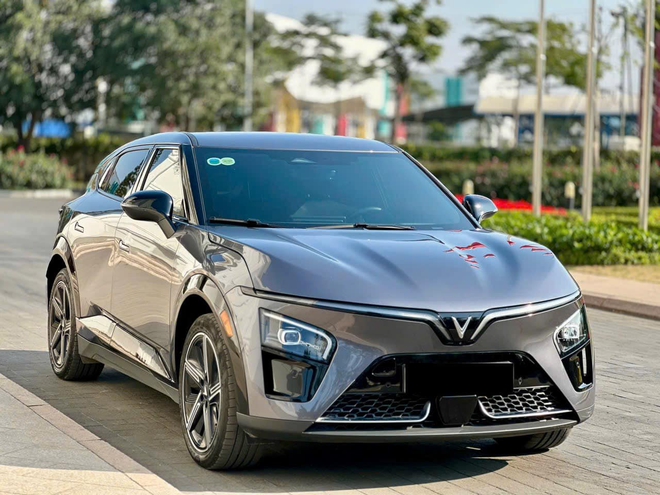 Giá xe VinFast VF7 lăn bánh tháng 3/2025: Rẻ hơn Mazda CX-5, Honda CR-V- Ảnh 2.