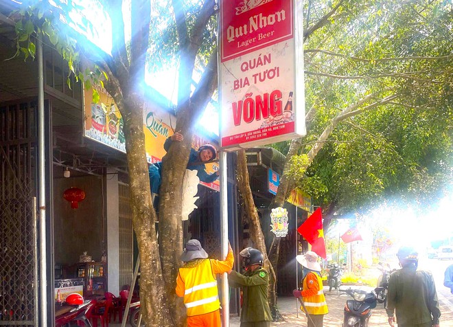 Giải toả vật kiến trúc, bảo vệ hành lang an toàn đường bộ tuyến đường Hồ Chí Minh qua tỉnh Kon Tum- Ảnh 5.