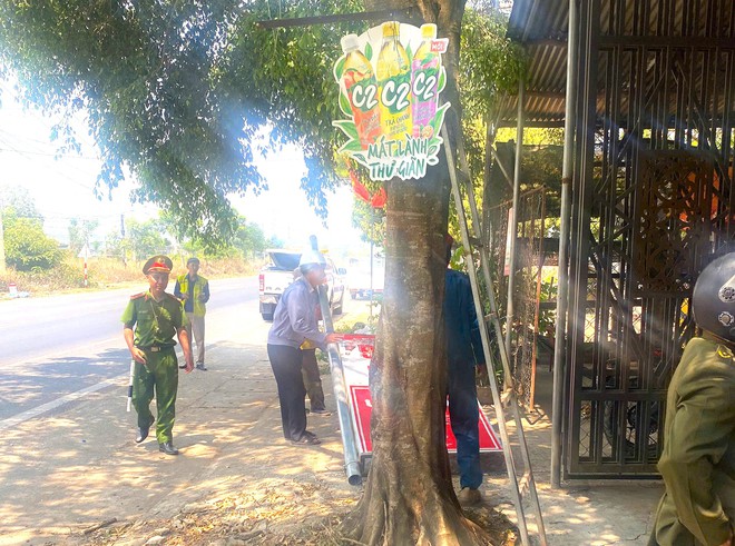 Giải toả vật kiến trúc, bảo vệ hành lang an toàn đường bộ tuyến đường Hồ Chí Minh qua tỉnh Kon Tum- Ảnh 2.