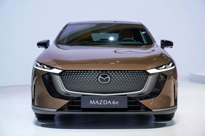 Ảnh thực tế xe điện Mazda 6e ở Đông Nam Á, nếu về Việt Nam đủ sức làm khó Toyota Camry  - Ảnh 1.